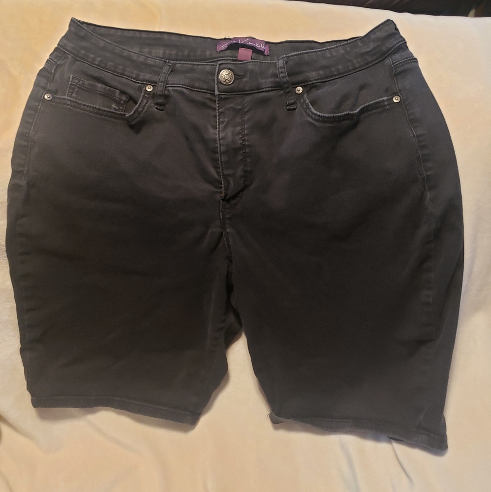 Gloria Vanderbilt Black Stretch shorts